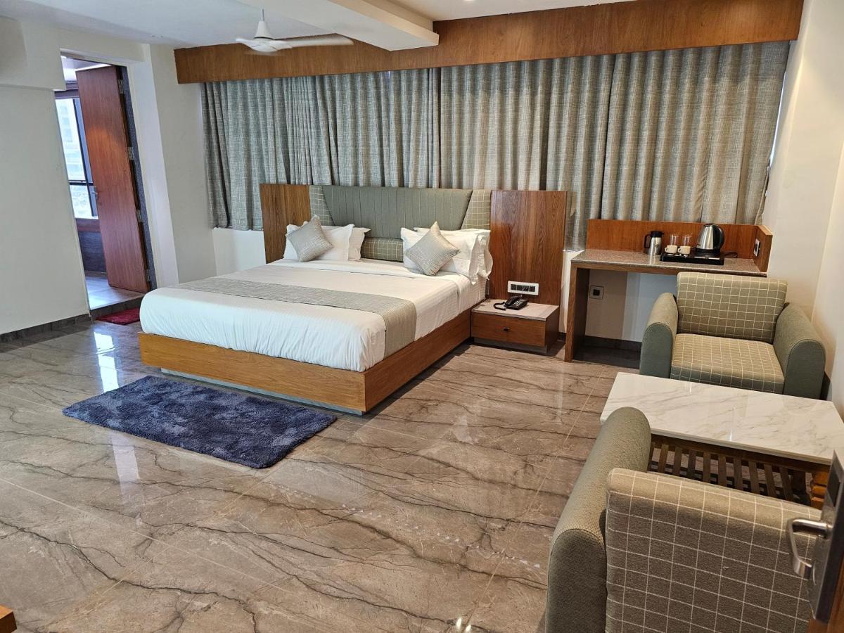Rds Hotel Ahmedabad Esterno foto