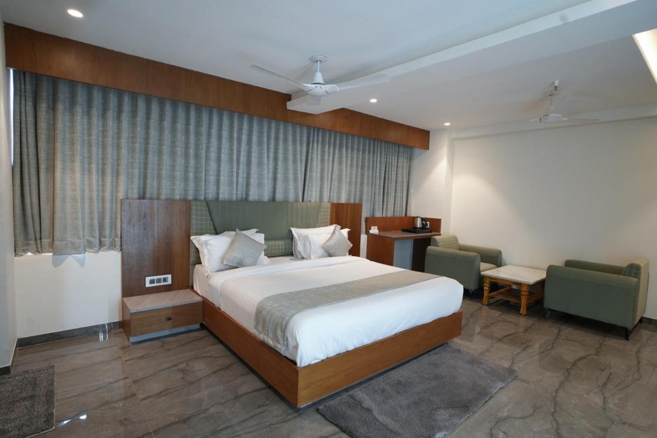 Rds Hotel Ahmedabad Esterno foto