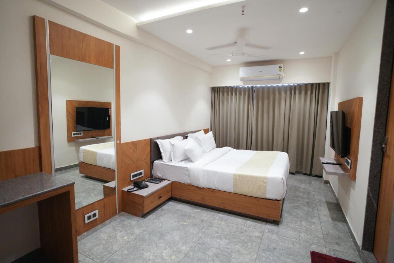 Rds Hotel Ahmedabad Esterno foto