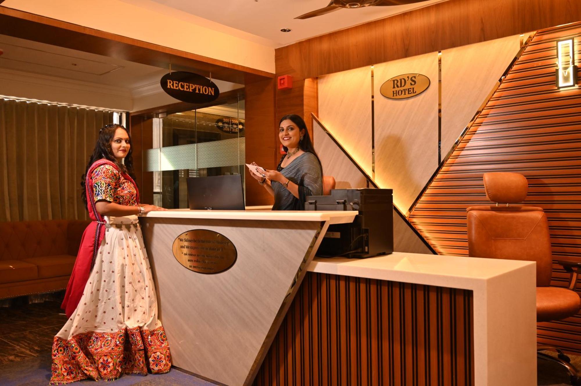Rds Hotel Ahmedabad Esterno foto