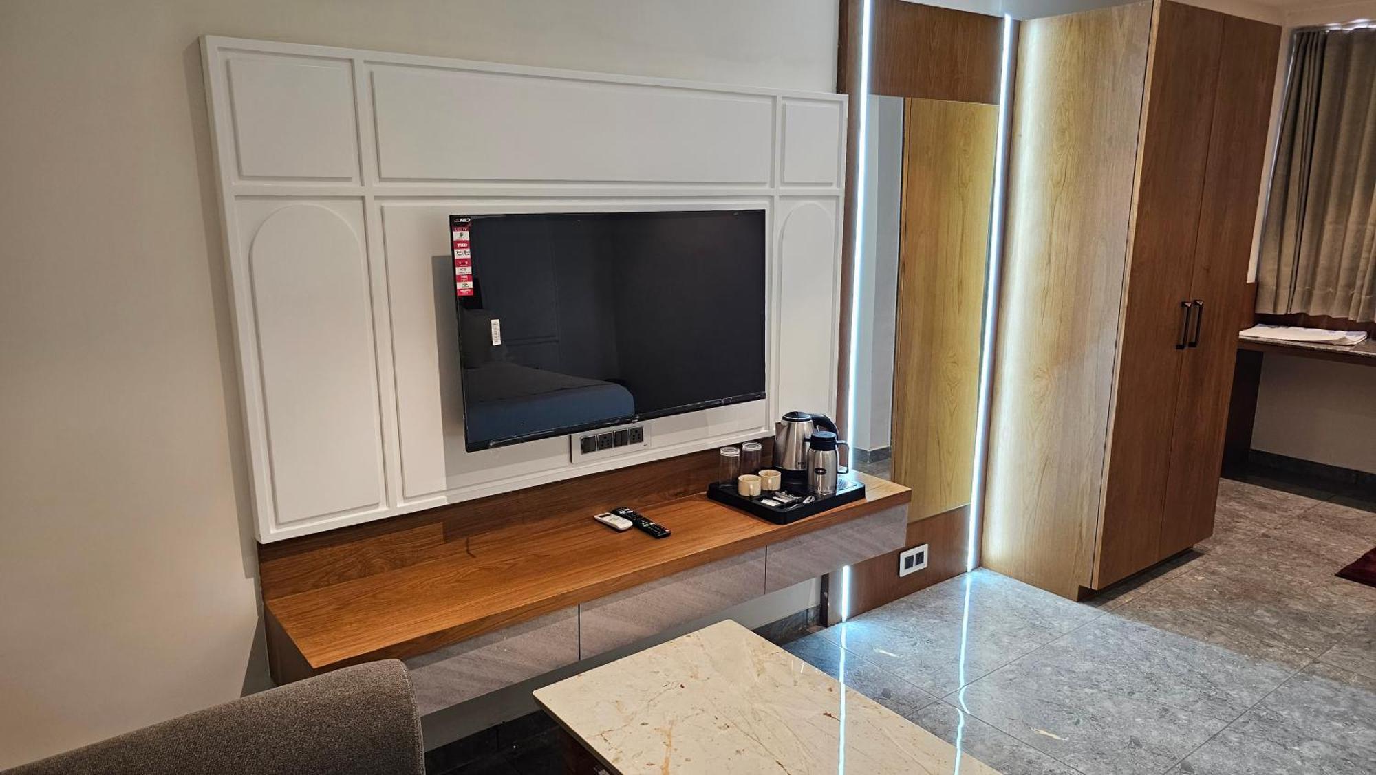 Rds Hotel Ahmedabad Esterno foto