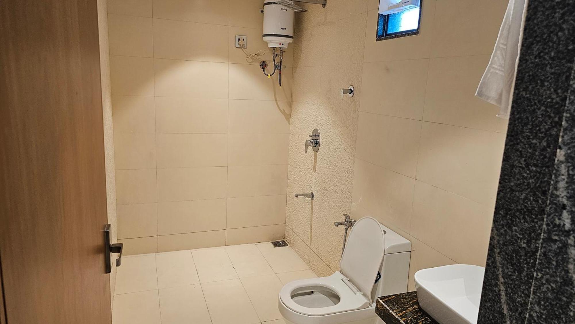 Rds Hotel Ahmedabad Esterno foto